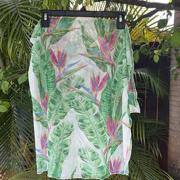 TINIBIKINI Tropical Print Sarong Cover Up one size fits most - Picture 5 of 7